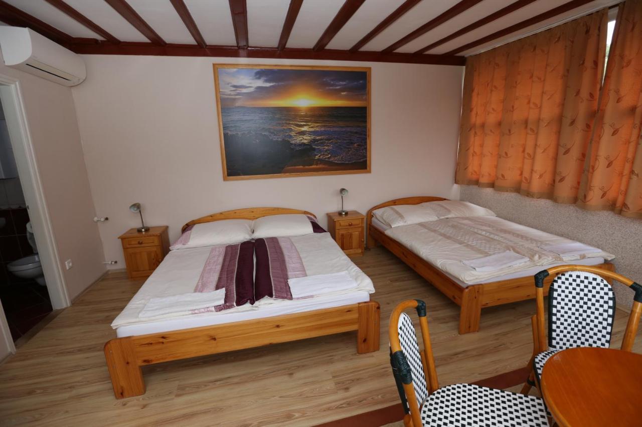 Rozsakert Vendeghaz Bed & Breakfast Szigliget Ngoại thất bức ảnh